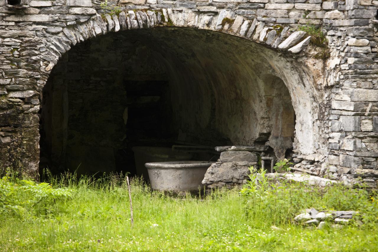 Palazzo Gamboni Swiss Historic Hotel Comologno Kültér fotó